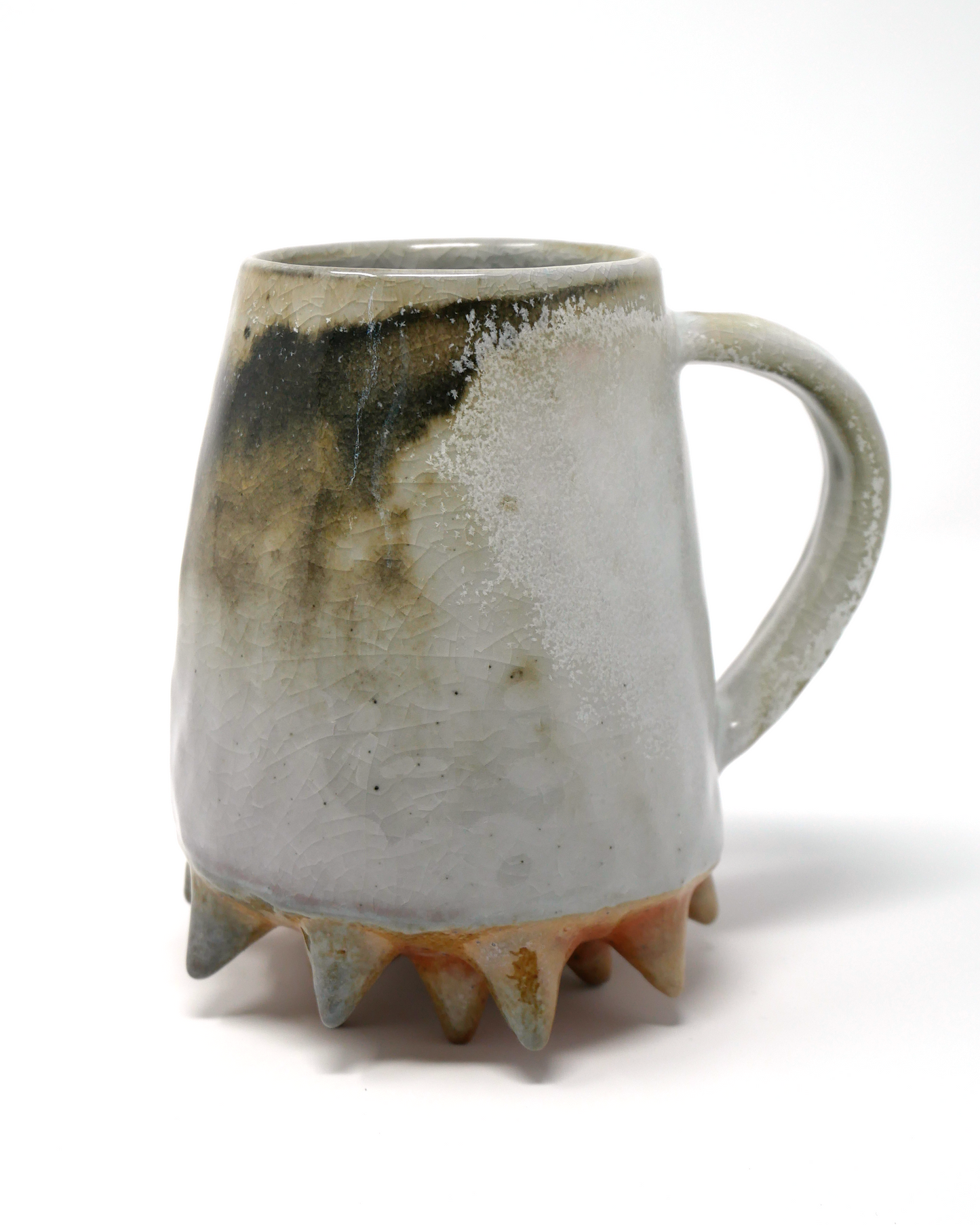 Spiked-bottom mug